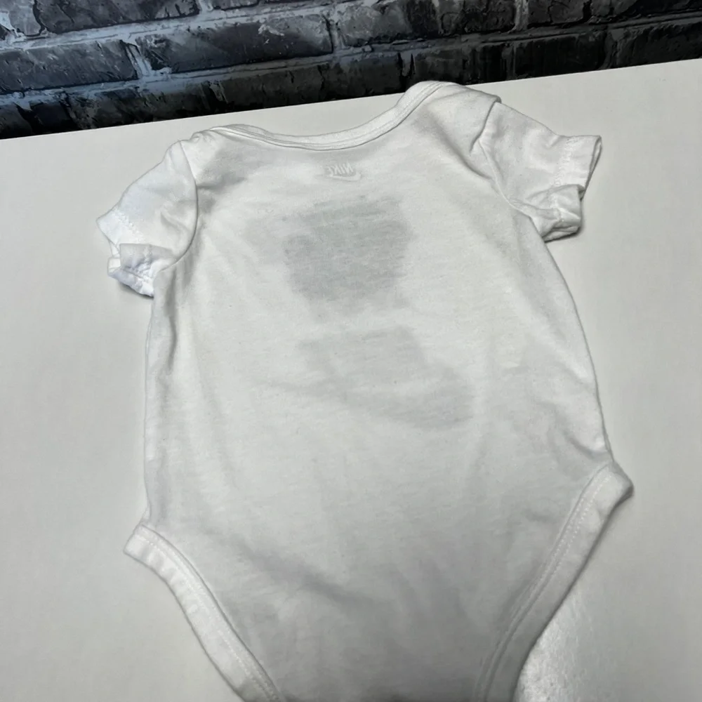 Nike onesie‎